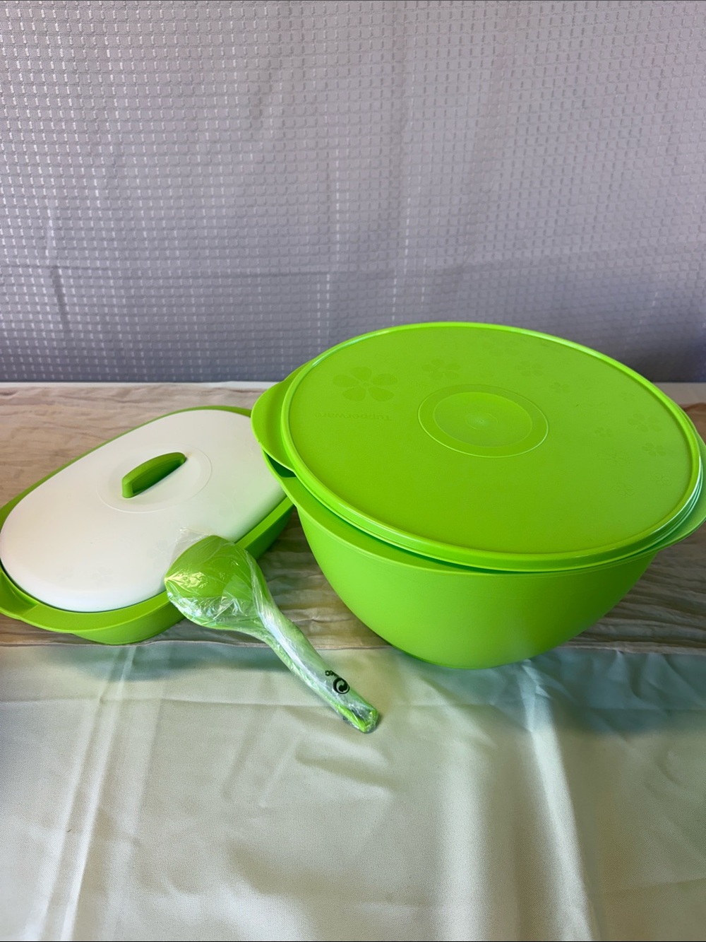 Tupperware Lime Green Mixing Bowl Set with Lid and Spoon